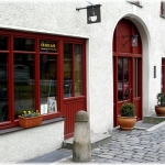 Eser 21: Café, Eingang, Kontaktpunkt