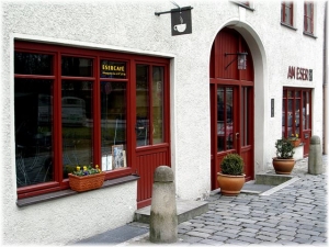 Eser 21: Café, Eingang, Kontaktpunkt